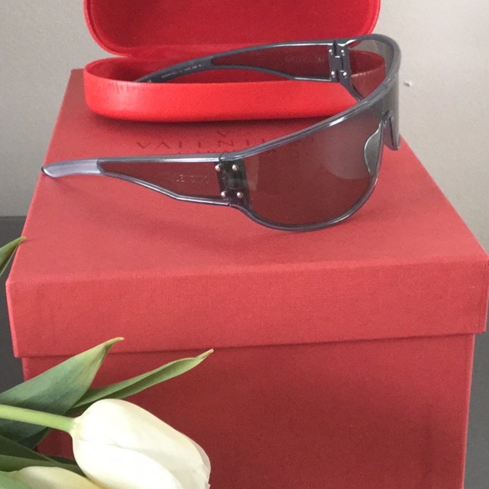 VALENTINO SHEILD TINTED SUNGLASSES - Picture 4 of 7